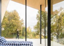 Sovrummet i hybridhuset Aurora Lodge