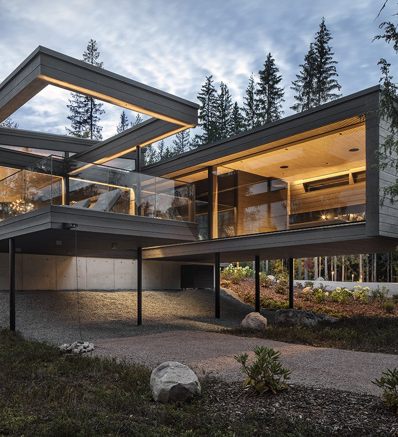 I Polar Life Haus hybridtimmerhus kombineras timmer med andra träkonstruktioner, glas och stål.
